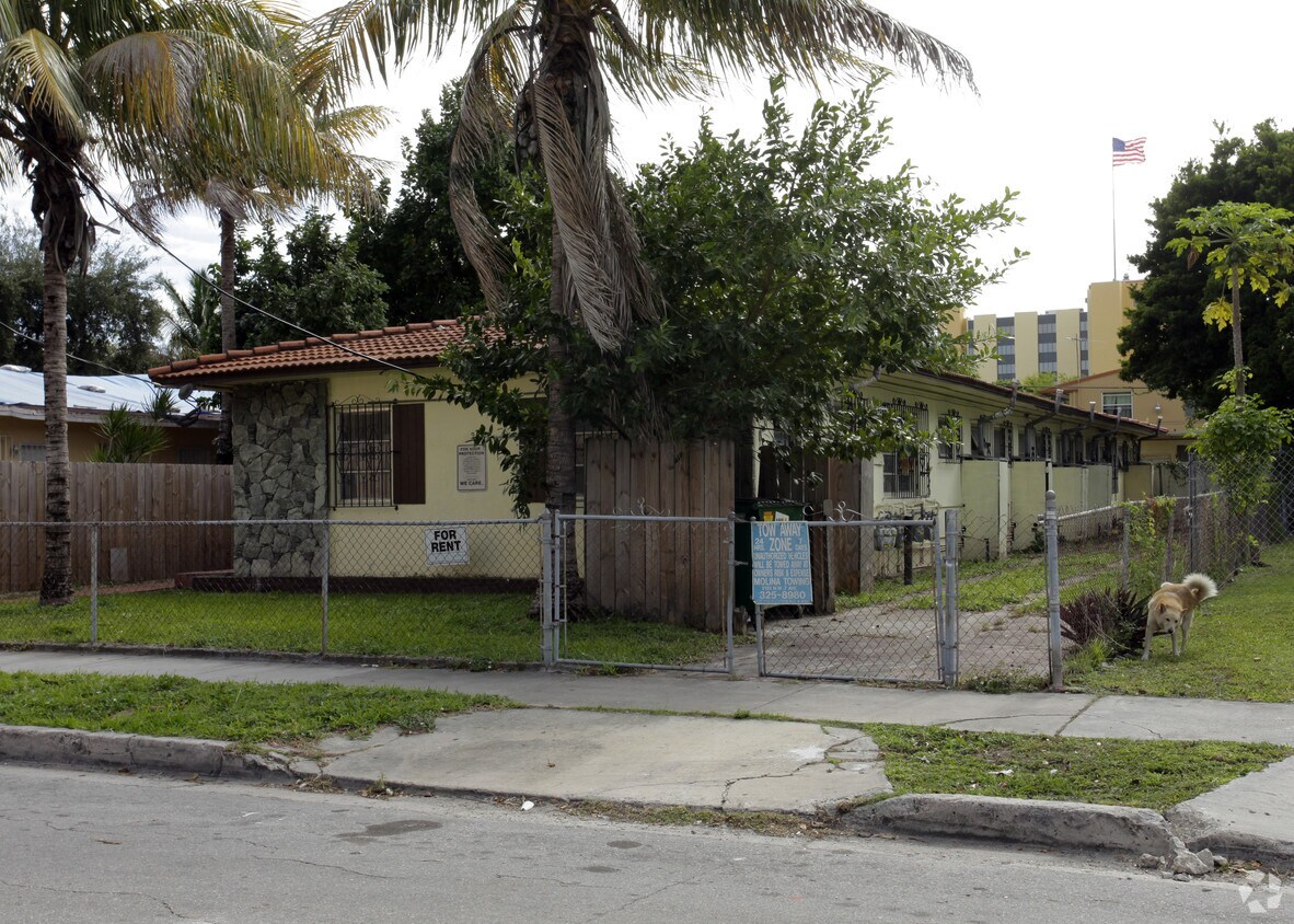 Foto del edificio - 976 NW 6th St