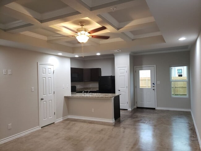 Building Photo - Town home for rent