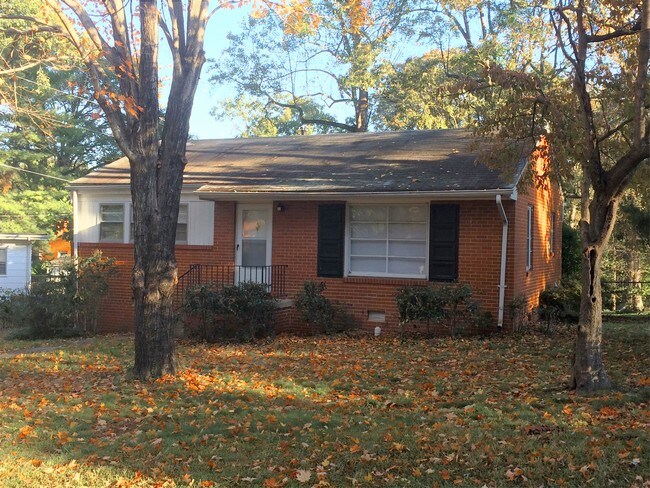 Foto del edificio - 7716 Dobbin Rd