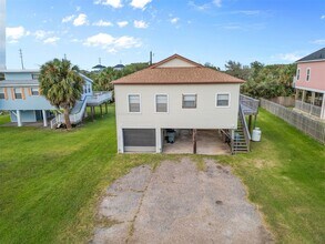 Building Photo - 3811 Las Palmas St
