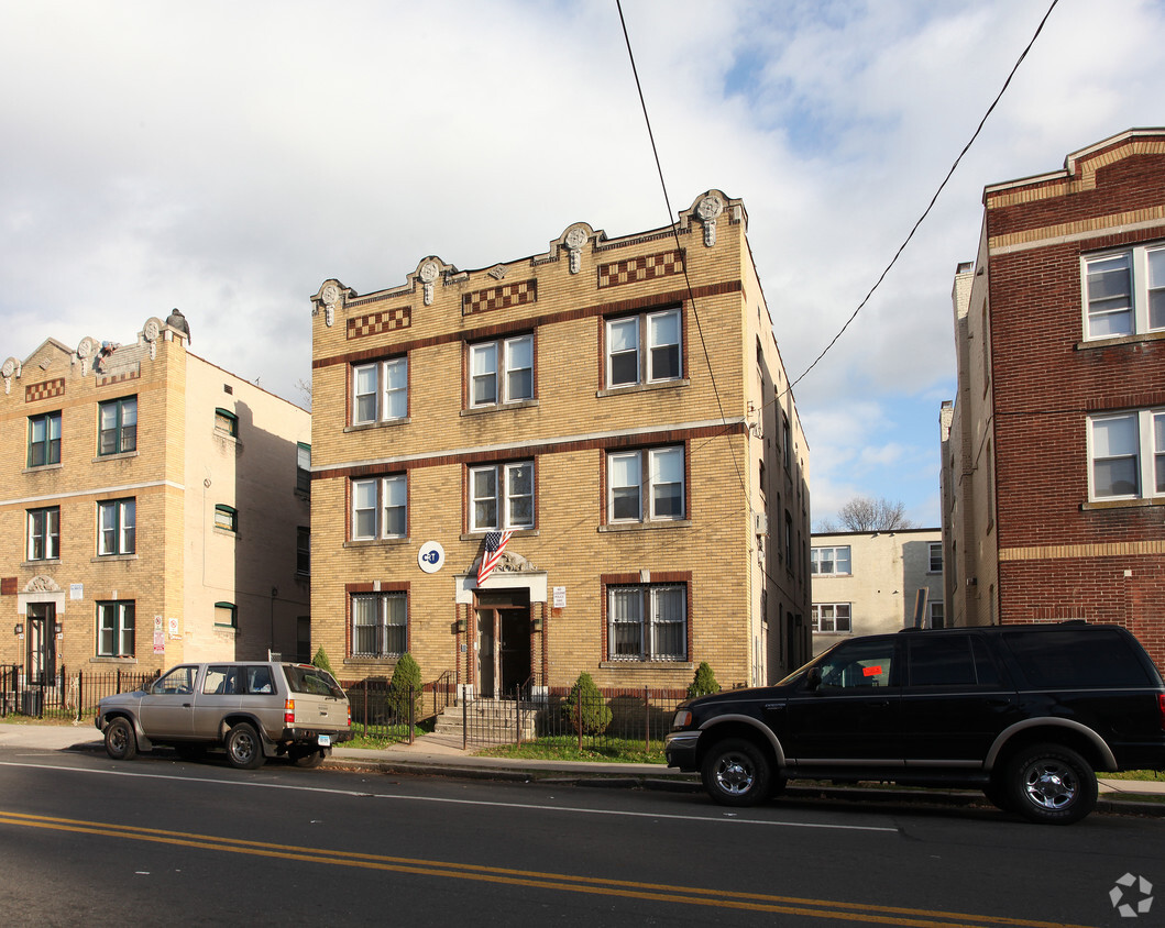 Primary Photo - Mancora Apartments