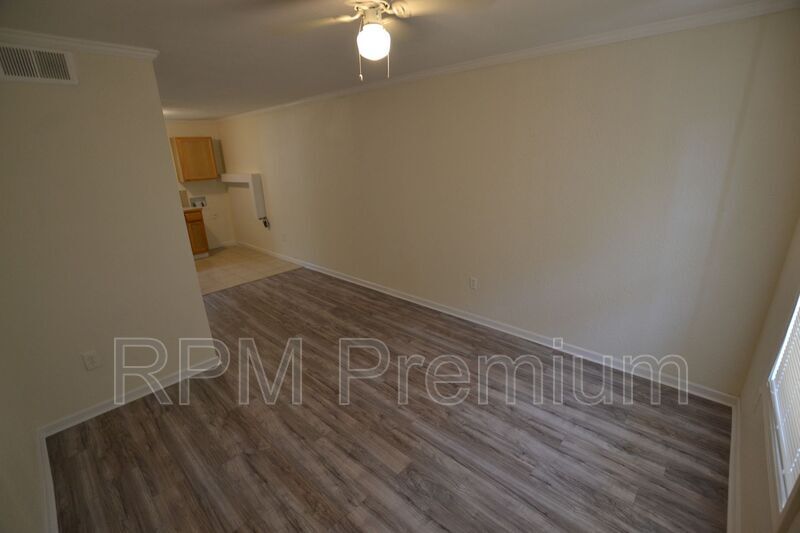 Foto principal - 957 Grebe St