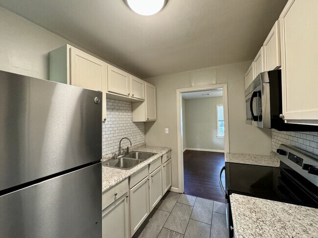 Building Photo - 543 N Mount Carmel