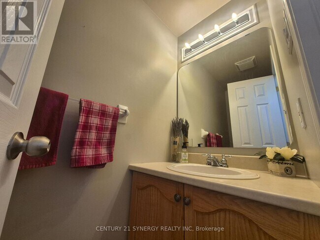Building Photo - 14 Kingsbridge Private