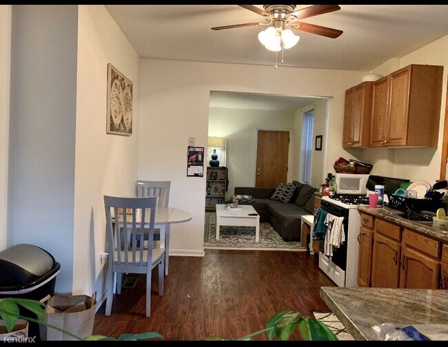 Building Photo - 1 br, 1 bath Apartment - 2804 S Lowe Ave