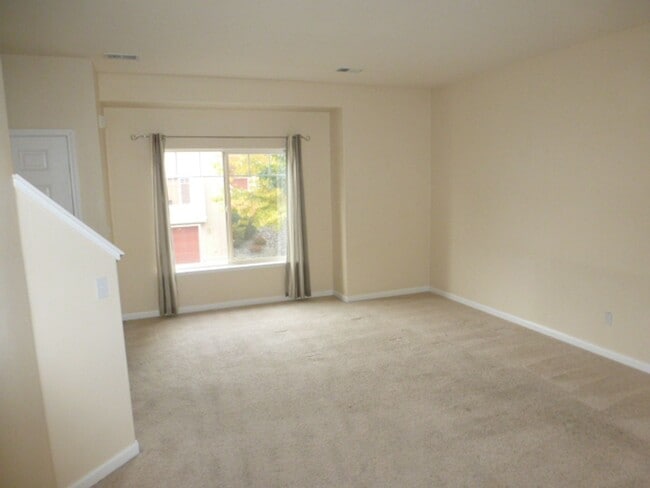 Building Photo - Two Bedroom, Two and a Half Bath Townhome ...