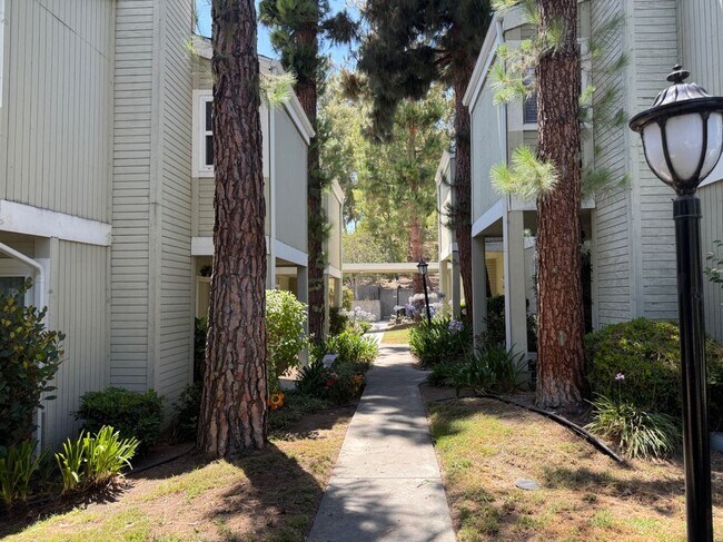 Foto del edificio - 22143 Burbank Blvd