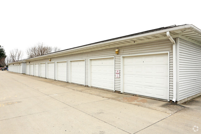 Garages - Mane Gate Apartments