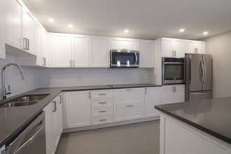 Building Photo - 3468 Rue Drummond