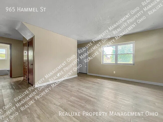 Building Photo - 965 Hammel St