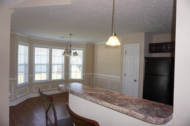 Building Photo - 433 Foxbrook Dr