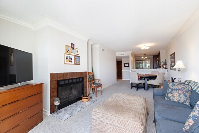 Building Photo - 3903 California Street, Unit 2