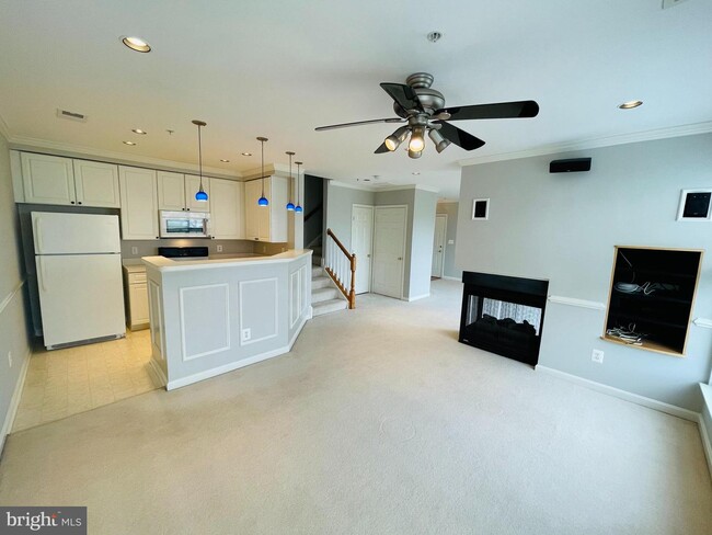 Building Photo - 2499 Angeline Dr