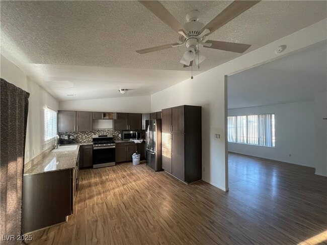 Building Photo - 1306 Esther Dr
