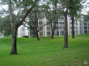 Building Photo - 1225 Riverside Dr