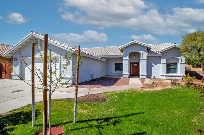 Foto del edificio - Yuma East Rental Available.