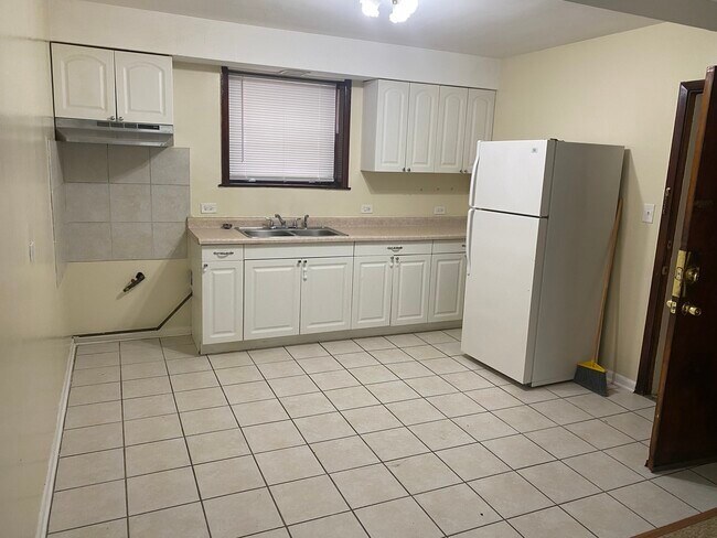 Building Photo - 1826 S 13th Ave