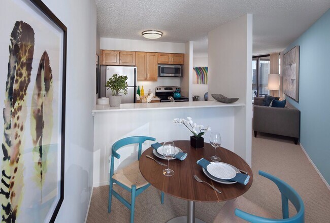 Updated kitchen with breakfast bar - 738 N Clark St