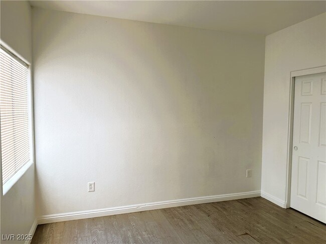 Foto del edificio - 8501 W University Ave
