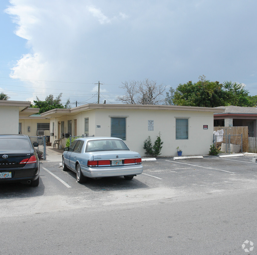 Primary Photo - 701-703 NW 15th Ter