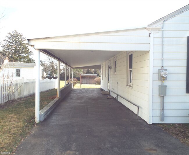 Building Photo - 3 br, 1 bath Duplex - 113 W Colebrook St