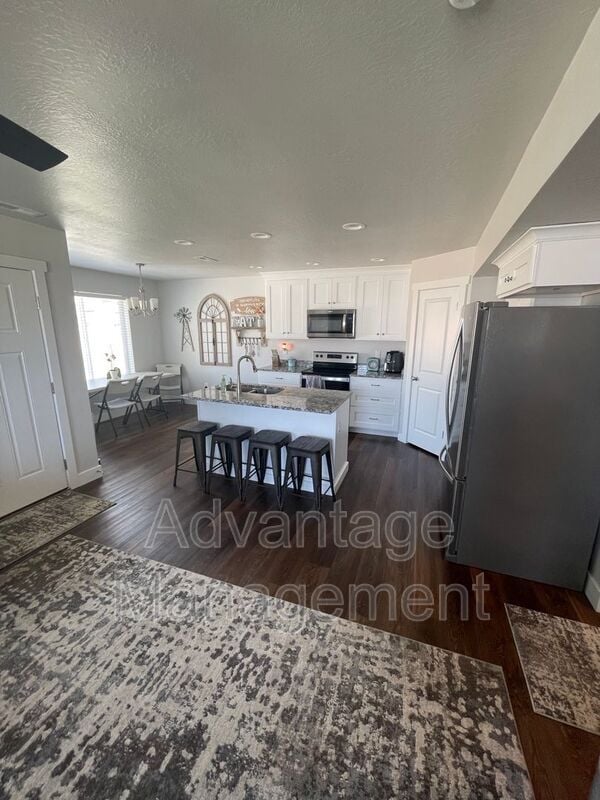 Building Photo - 1010 N 20 E