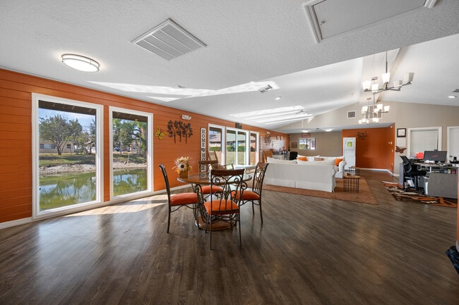 Foto del edificio - Cottage Court Apartments