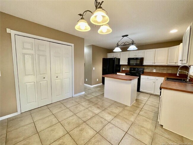 Building Photo - 45 Pinevalley Ln