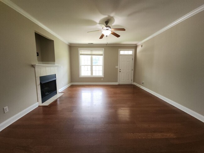 Building Photo - 116 Wild Oak Dr