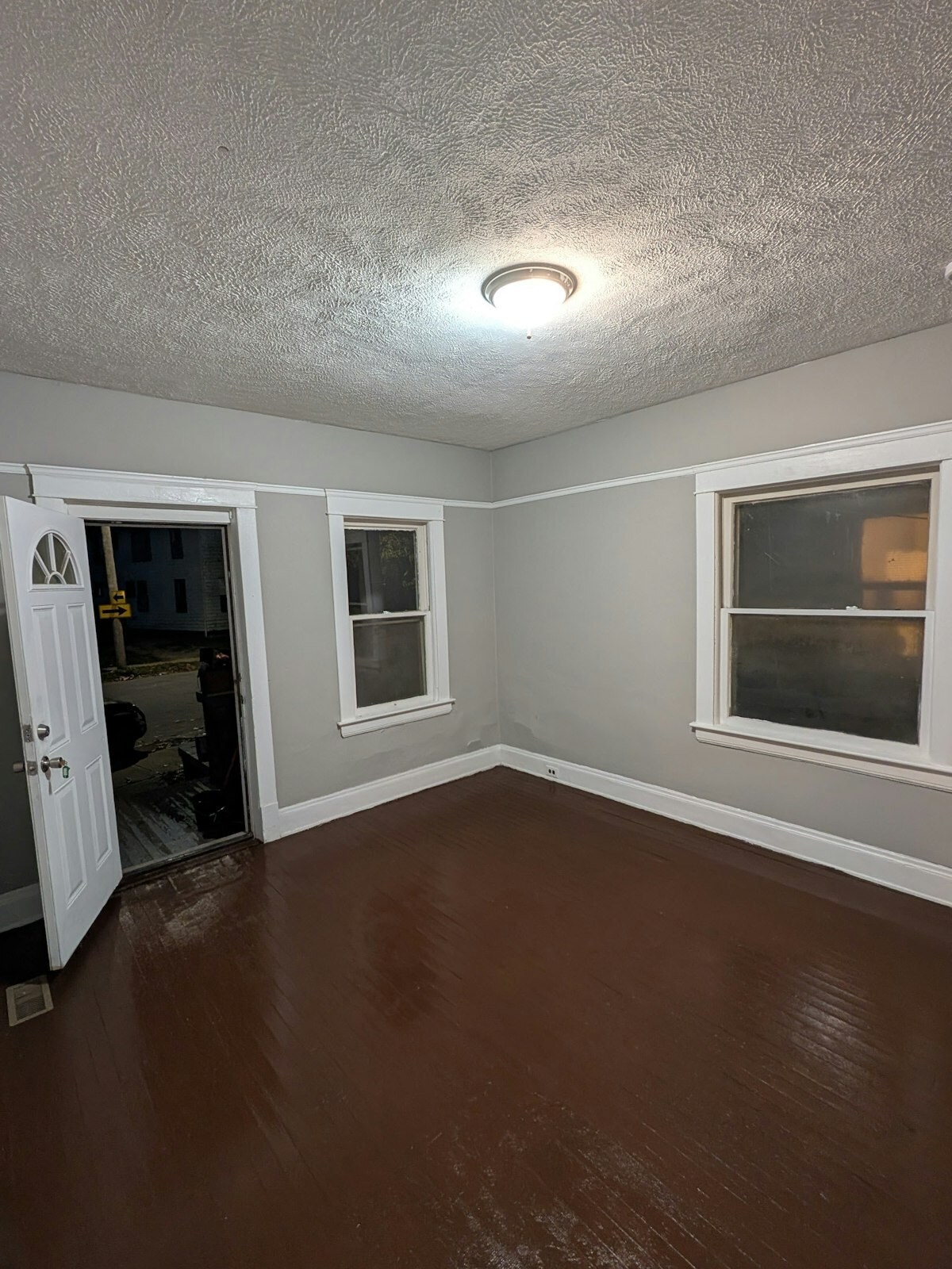 1176 E 61st St Cleveland, OH 44103 – photo 1