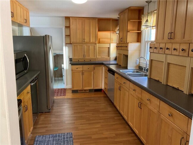 Building Photo - 115 Brookside Dr