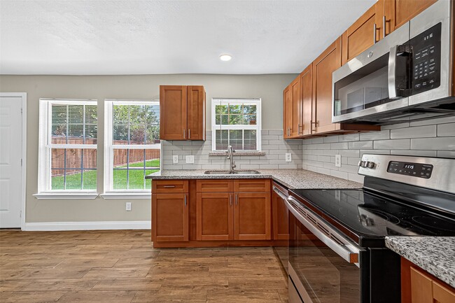 Building Photo - 9225 Ashville Dr