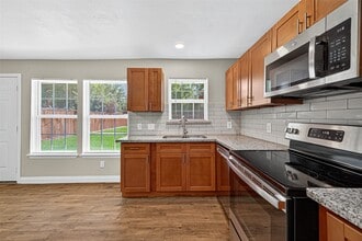 Building Photo - 9225 Ashville Dr