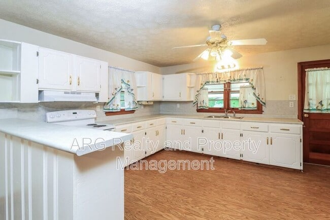 Building Photo - 6822 Wallis Dr