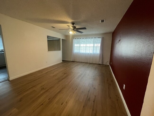 Foto del edificio - Beautiful 4 bedroom 2 bath Home