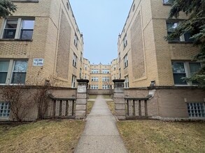Building Photo - 2216 W Thome Ave
