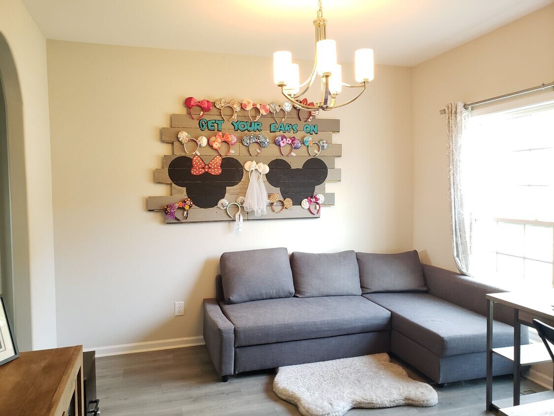 Foto principal - Near Exit 1! Close to I-24! HUGE Kitchen I...