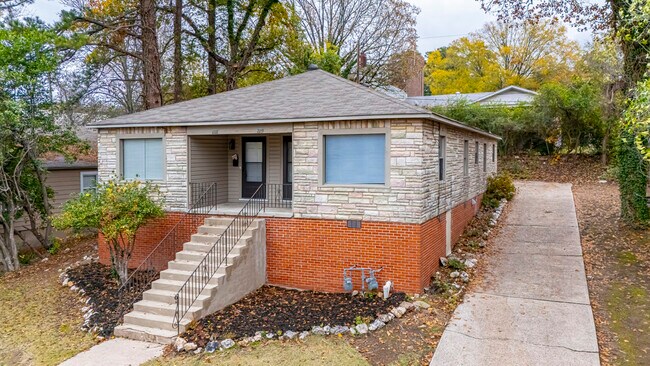 Foto del edificio - 2219 Blackwood Rd