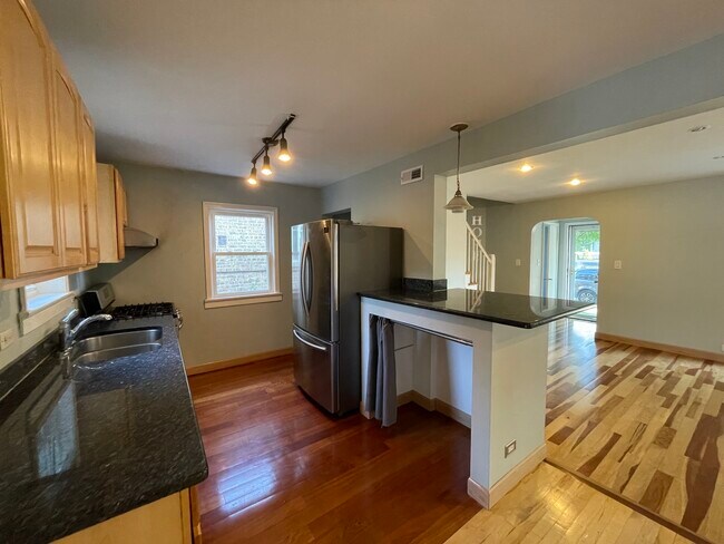 Foto del edificio - 5122 W Foster Ave