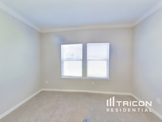 Building Photo - 10149 Dogwood Creek Dr