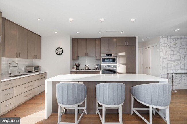 Foto del edificio - 2501 M St NW