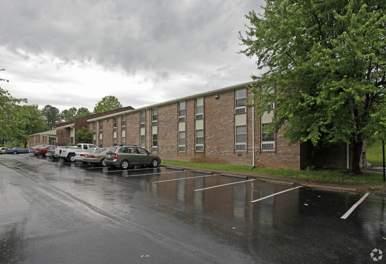 Building Photo - Holiday House of Woodbury