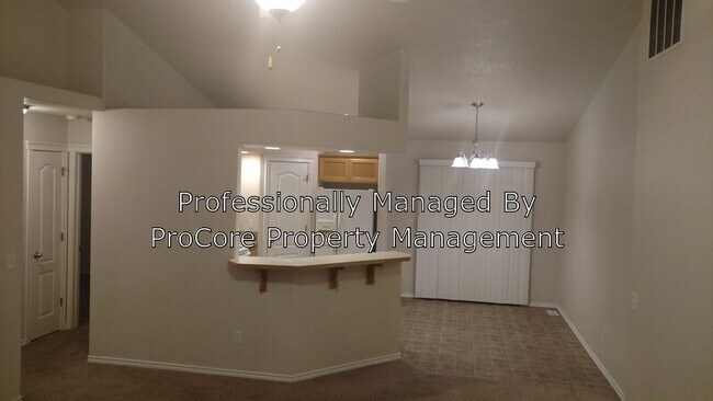 Building Photo - 5013 Woodbury Pl