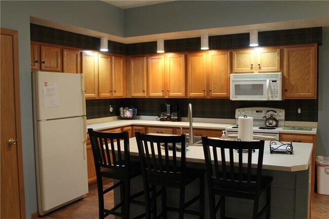 Building Photo - 9118 Aspen Dr