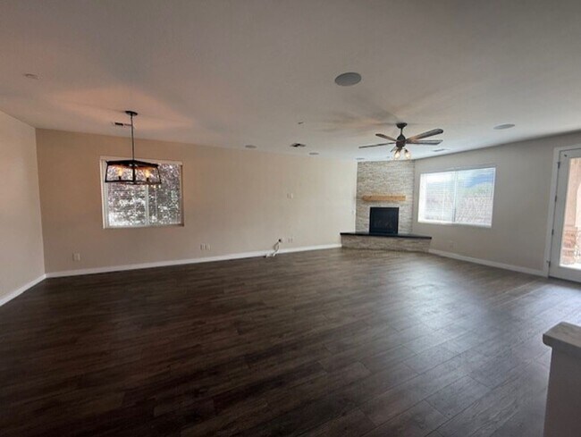 Building Photo - Home In The Vineyards 3 Bedroom 2 Bath Home - Contact Property Pros Property Management