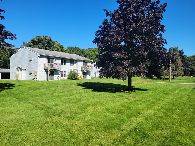Foto del edificio - 15481/15501 Clovernook Drive