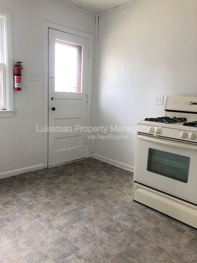 Building Photo - 1410 Oak St
