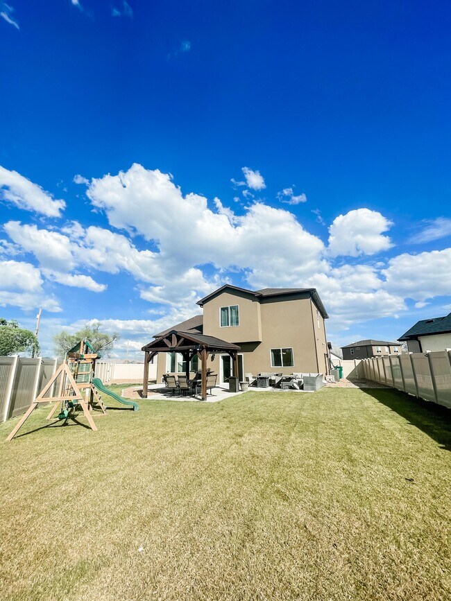 Foto del edificio - 473 Catalina Ave