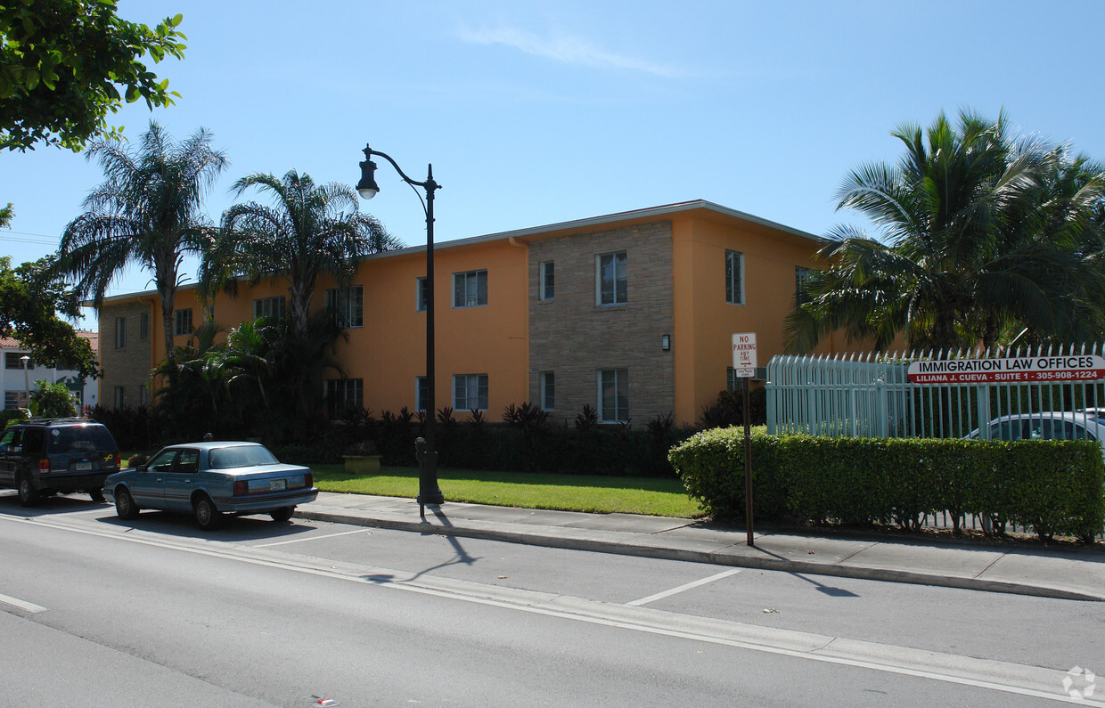 Foto del edificio - Coral Way Apartments