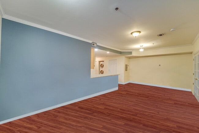 Building Photo - 515 Gregory Ave